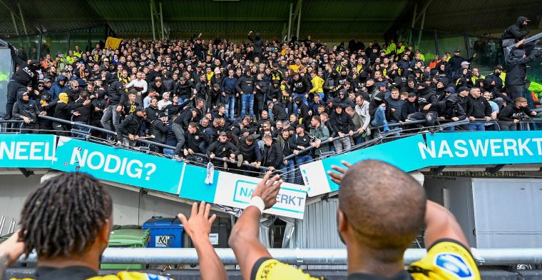 Bizarre beelden uit Nijmegen: tribune uitvak met Vitesse-fans stort in na derby