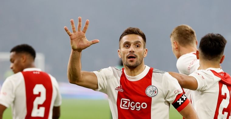 Ajax maakt statement in topper en trakteert gehavend PSV op 5-0 (!) nederlaag