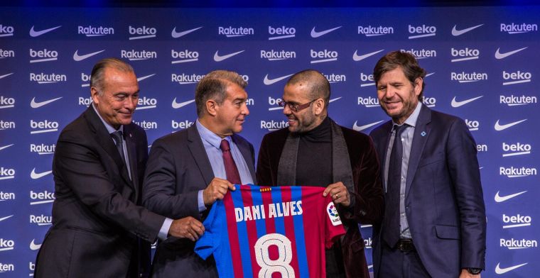 La Vanguardia: Dani Alves gaat bij Barça voor minimaal salaris spelen