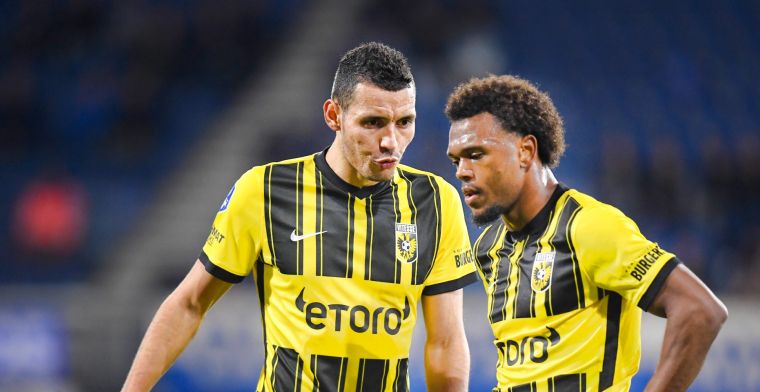 'Tegen degradatie strijdend PEC Zwolle huurt spits van Vitesse'