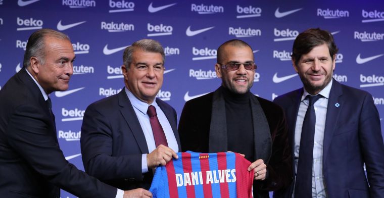Alves had twee jaar geleden al contact met Barcelona over een terugkeer
