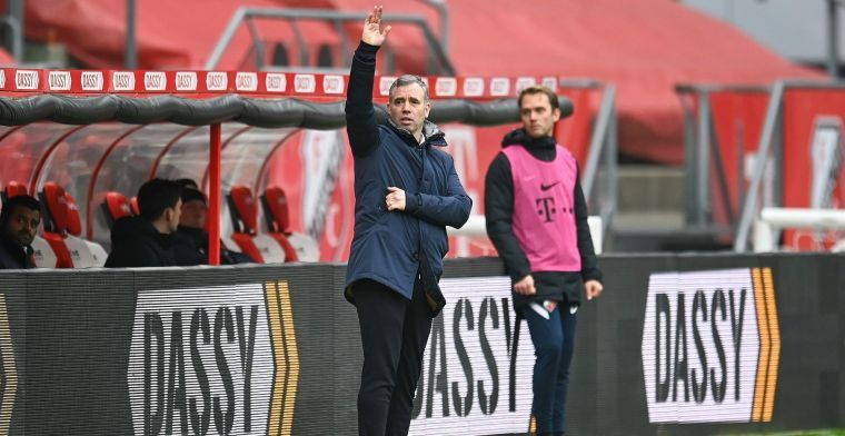 Utrecht klaagt na eerste helft tegen Ajax: 'Hij geeft verkeerde beoordeling toe'