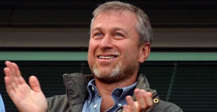 Chelsea-fans scanderen naam Abramovich tijdens Oekraïnse steunbetuigingen