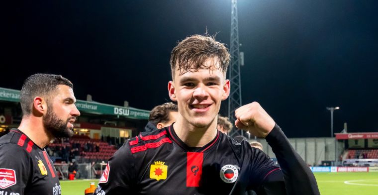 Verbazing over 'Feyenoord-interesse' in Larsen: 'Zat dit seizoen nog op de bank'