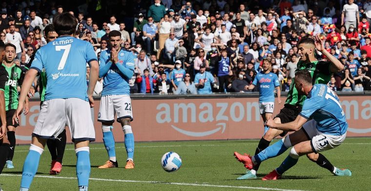 Oud-PSV'ers helpen Napoli aan monsterscore, Champions League zo goed als binnen