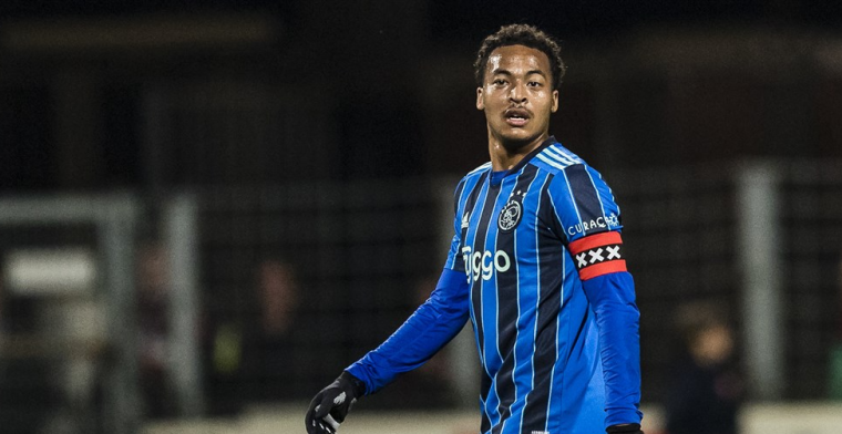 Ajax-talent prijst Heitinga: Hij voelt ons goed aan en is goed in de omgang