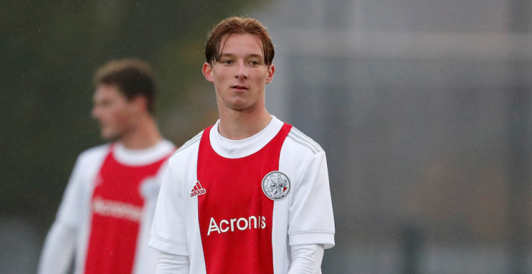 Ajax-talent beleeft dag om nooit te vergeten: eerste profcontract op verjaardag