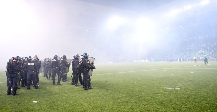 Saint-Étienne degradeert na achttien jaar uit de Ligue 1: chaos in het stadion