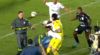 Schandalige taferelen: ex-PSV'er Ramos wordt belaagd door Braziliaanse fan
