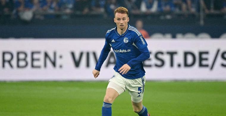Van den Berg kijkt zijn ogen uit bij achterban Schalke: 'Zag zwart van de mensen'