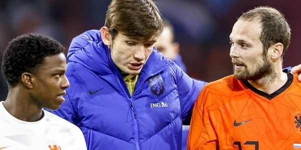 De Boer 'fan' van 'passer' Blind: 'Maar op links ga ik voor Malacia bij Oranje'