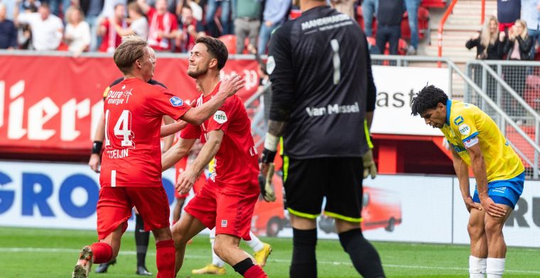 Twente dankzij Steijn in top drie Eredivisie na solide overwinning op RKC Waalwijk