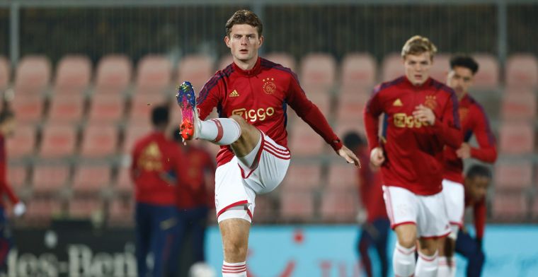 'Ajax verlengt met 18-jarige verdediger na vertrek van Blind en Magallán'         