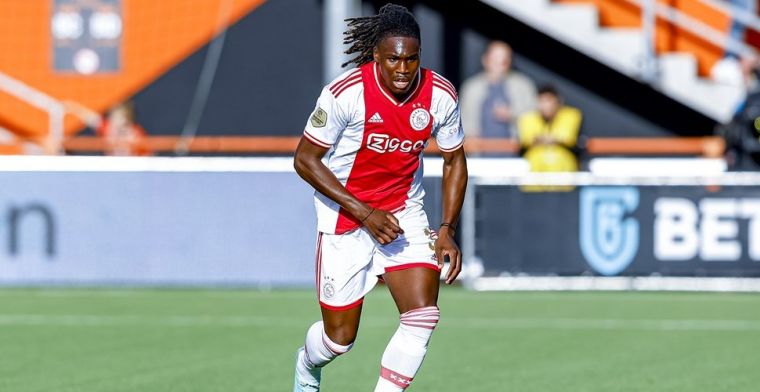 Bassey trots op transfer: 'Iedereen kent Ajax, een van grootste clubs ter wereld'