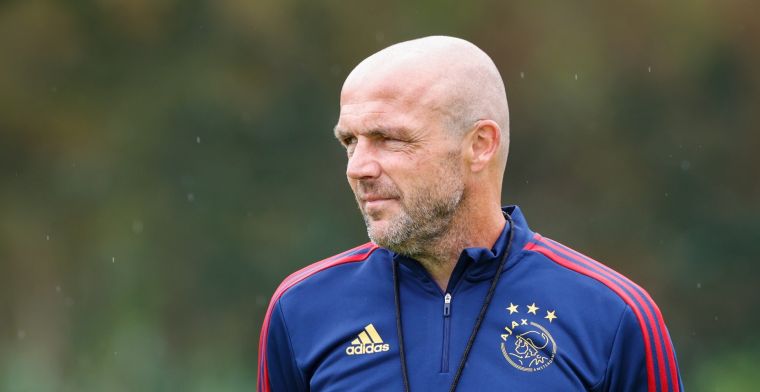 Ajax-aanhang ontvangt vertrek Schreuder met gejuich: 'Triestige onkunde'
