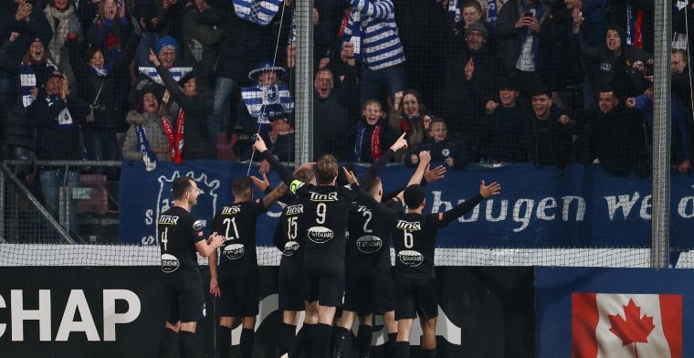 Amateurs van Spakenburg verslaan FC Utrecht met 1-4 en denderen door in de beker  
