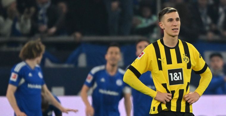Dortmund loopt met Haller en Malen averij op in titelstrijd in beladen derby