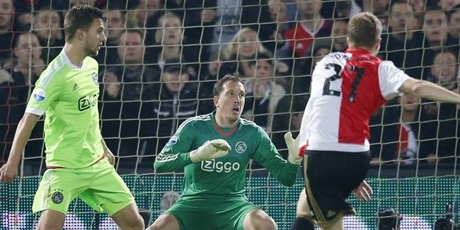 Oud-keeper Ajax blikt vooruit op De Klassieker: 'Feyenoord is in het voordeel'