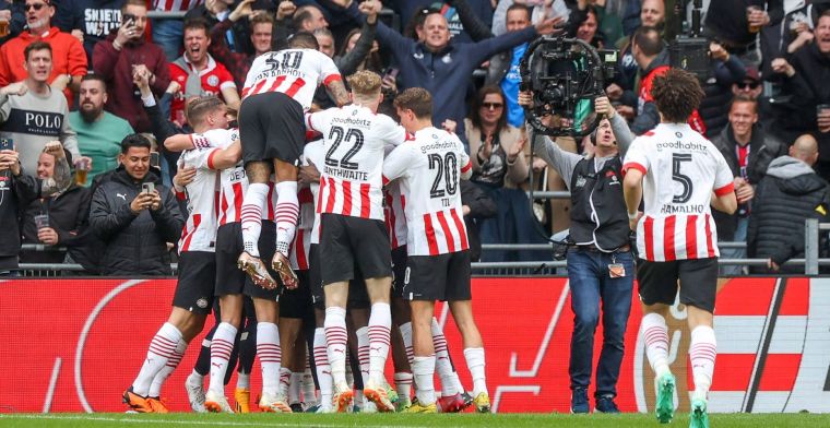PSV deelt Ajax tik uit in strijd om plaats twee en wint topper overtuigend