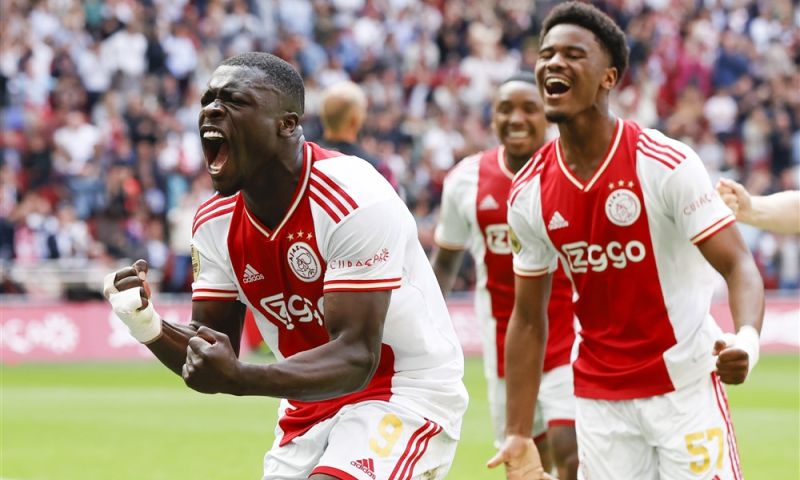 Ajax Nog Steeds In De Race Om Plek Twee: Amsterdammers Winnen Van FC ...