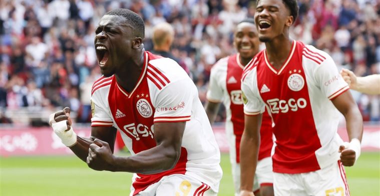 Ajax nog steeds in de race om plek twee: Amsterdammers winnen van FC Utrecht