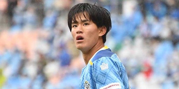 Wie is Keisuke Goto, de lange Japanse spits op de radar van Ajax en Feyenoord?