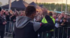 PSV-fans schreeuwen om spelers bij aankomst in Almere: Lang neemt goed humeur mee