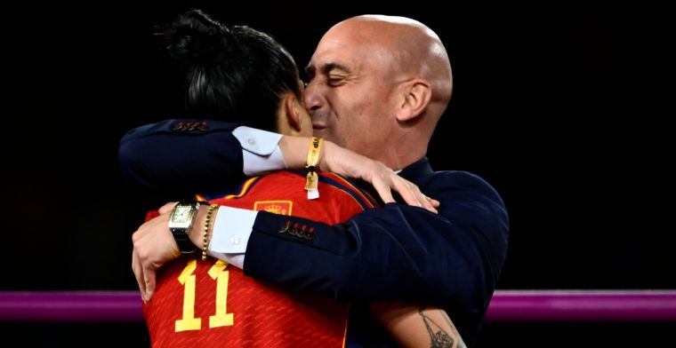 FIFA deelt nieuwe toelichting over zaak-Rubiales: ook Engelse spelers zijn gekust