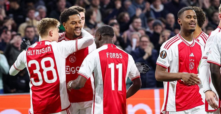 Ajax verslaat AEK Athene door dubbelslag van Akpom en gaat de Conference League in
