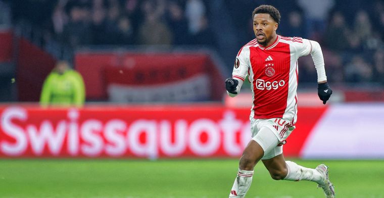Kritiek en lof voor Akpom: 'Aparte speler, verwacht je niet van een Ajax-spits'  