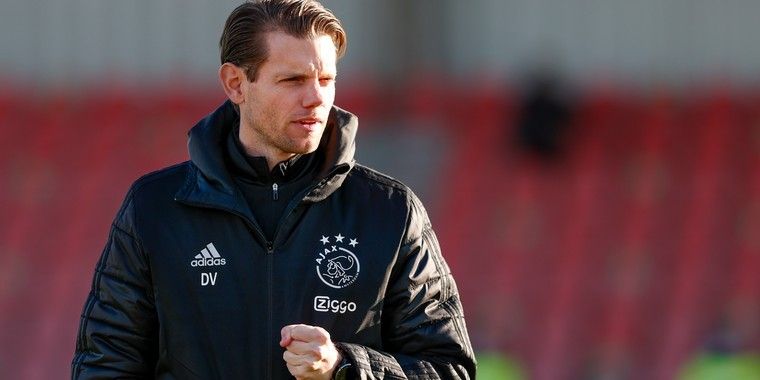 Wie is Dave Vos, de coach van Jong Ajax die aan Ajax 1 wordt gelinkt?