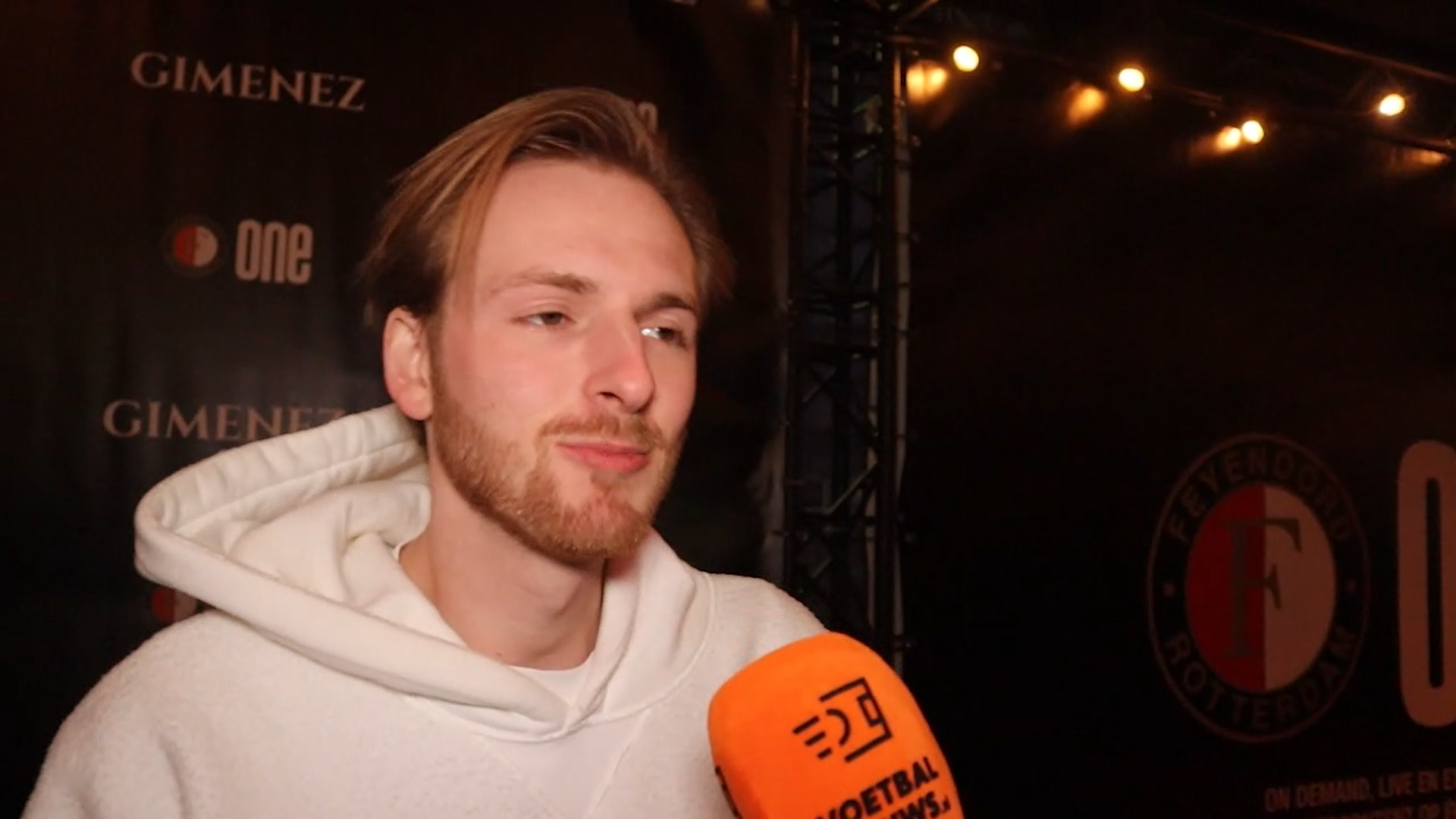 Koen van de Bankzitters schittert in potje 'basis, bank, verkopen