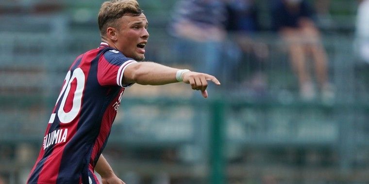 'Van Hooijdonk genoemd bij AZ; Bologna denkt aan ruildeal met andere aanvaller'