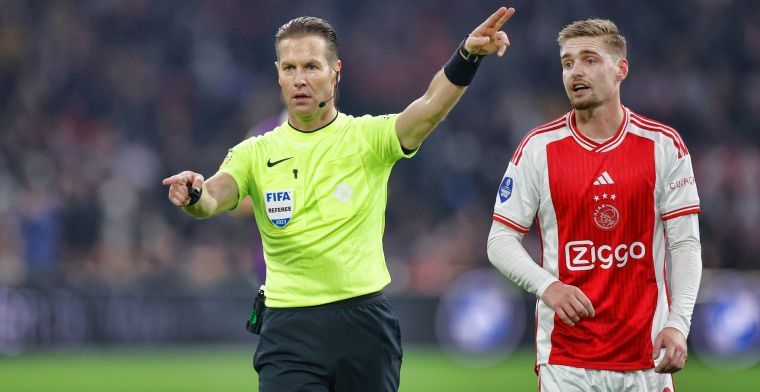 Deze scheidsrechter heeft de leiding over het duel tussen Ajax en Almere City