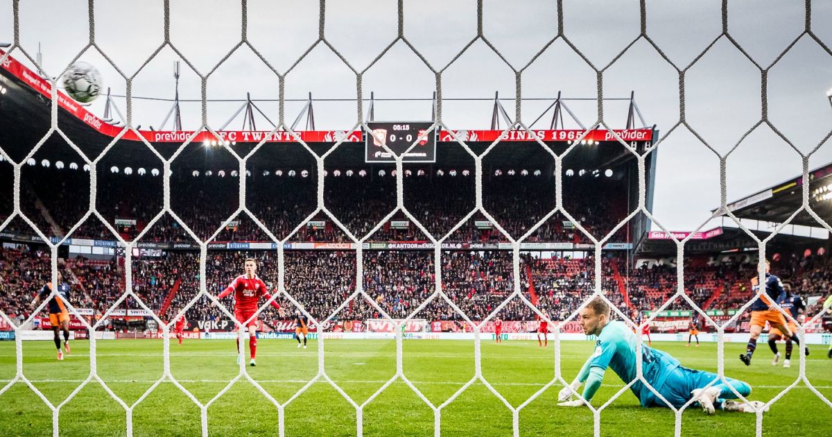 FC Twente-fan Tilt 48 Biertjes In één Keer: 'Geen Zin Om Heen En Weer ...